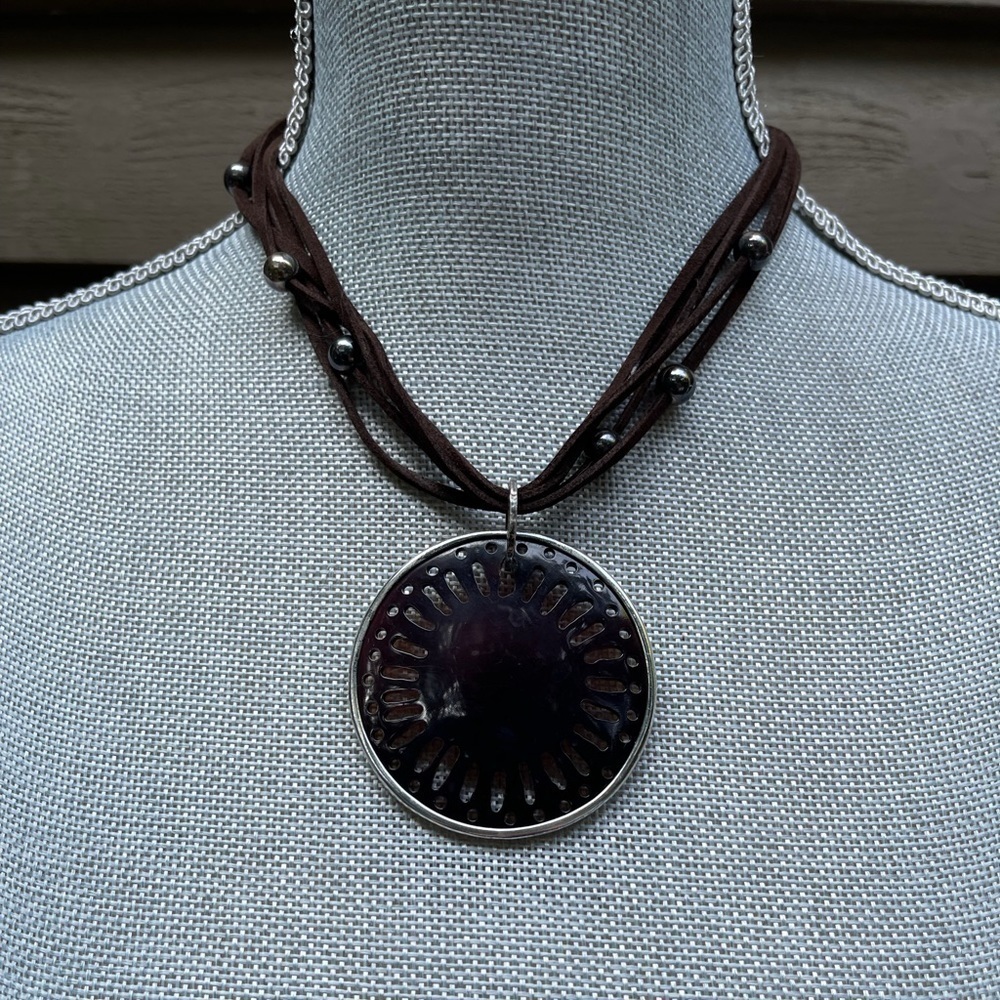 Silpada STERLING CARVED LIP SHELL NECKLACE N1446 - Picture 2 of 9